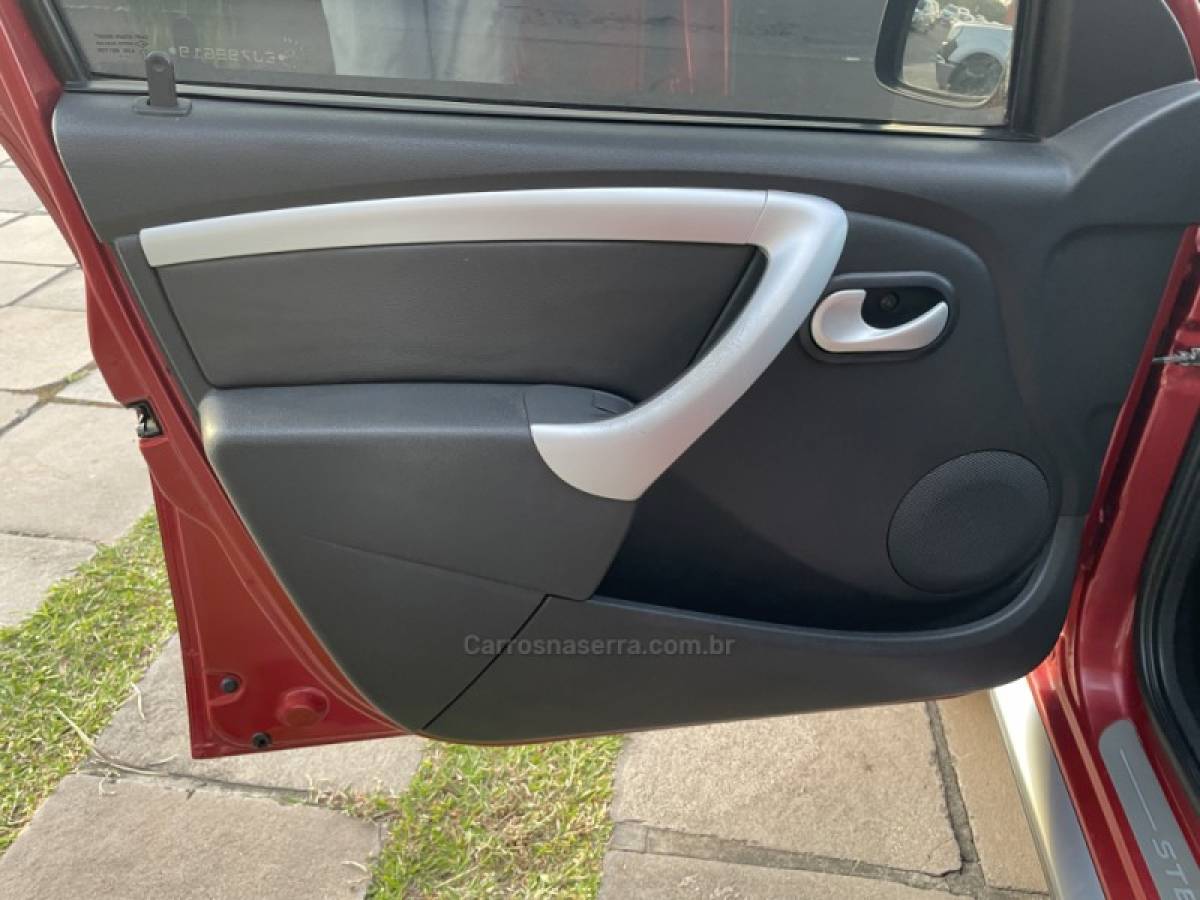 RENAULT - SANDERO - 2011/2011 - Vermelha - R$ 37.900,00