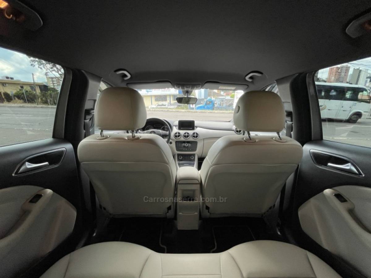 MERCEDES-BENZ - B 200 - 2014/2014 - Cinza - R$ 74.900,00