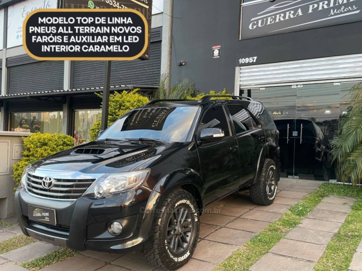 TOYOTA - HILUX SW4 - 2013/2013 - Preta - R$ 146.900,00