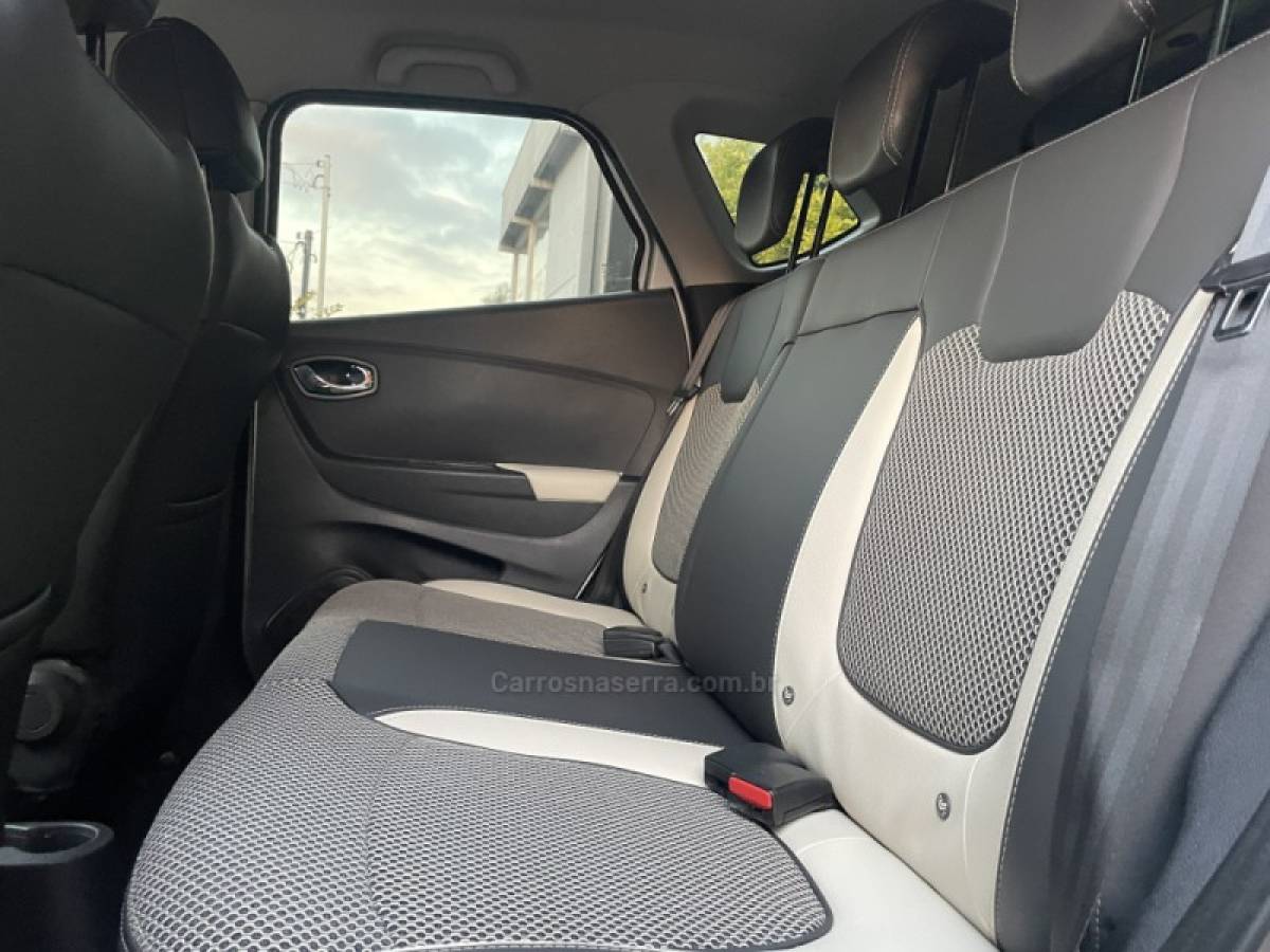 RENAULT - CAPTUR - 2019/2019 - Prata - R$ 78.800,00