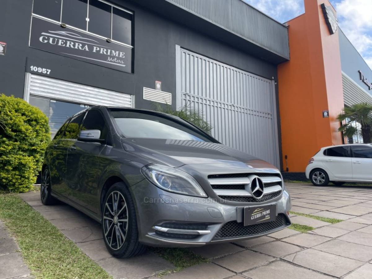 MERCEDES-BENZ - B 200 - 2014/2014 - Cinza - R$ 74.900,00