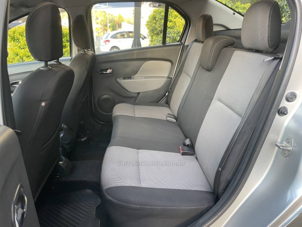 RENAULT - LOGAN - 2015/2015 - Prata - R$ 44.900,00