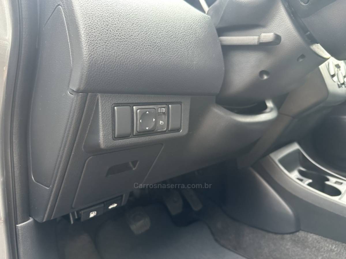 NISSAN - TIIDA - 2011/2011 - Prata - R$ 34.800,00