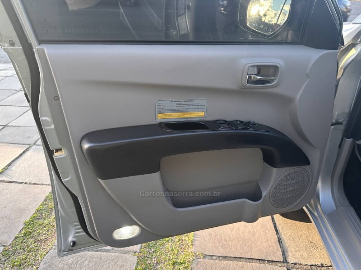 MITSUBISHI - L200 TRITON - 2015/2015 - Prata - R$ 122.900,00