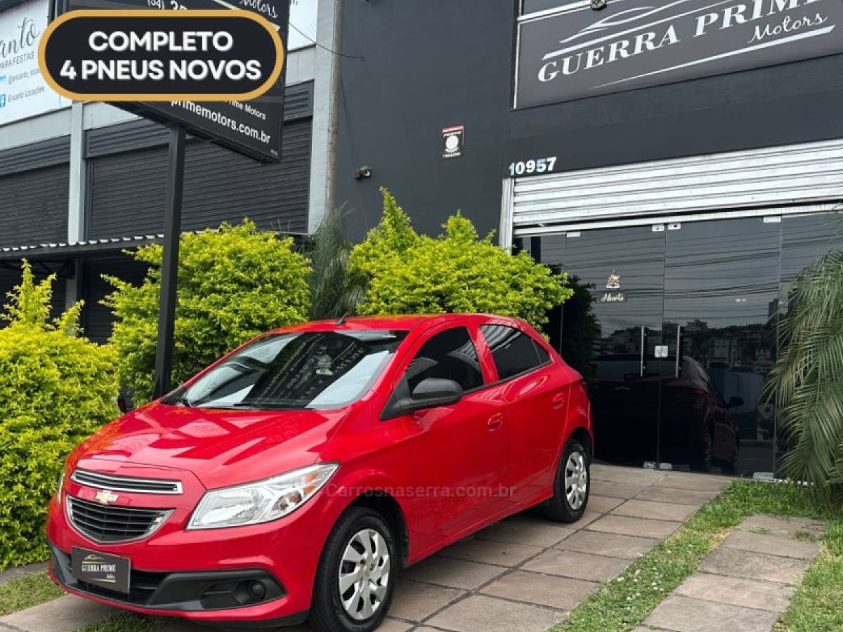 CHEVROLET - ONIX - 2015/2015 - Vermelha - R$ 43.800,00