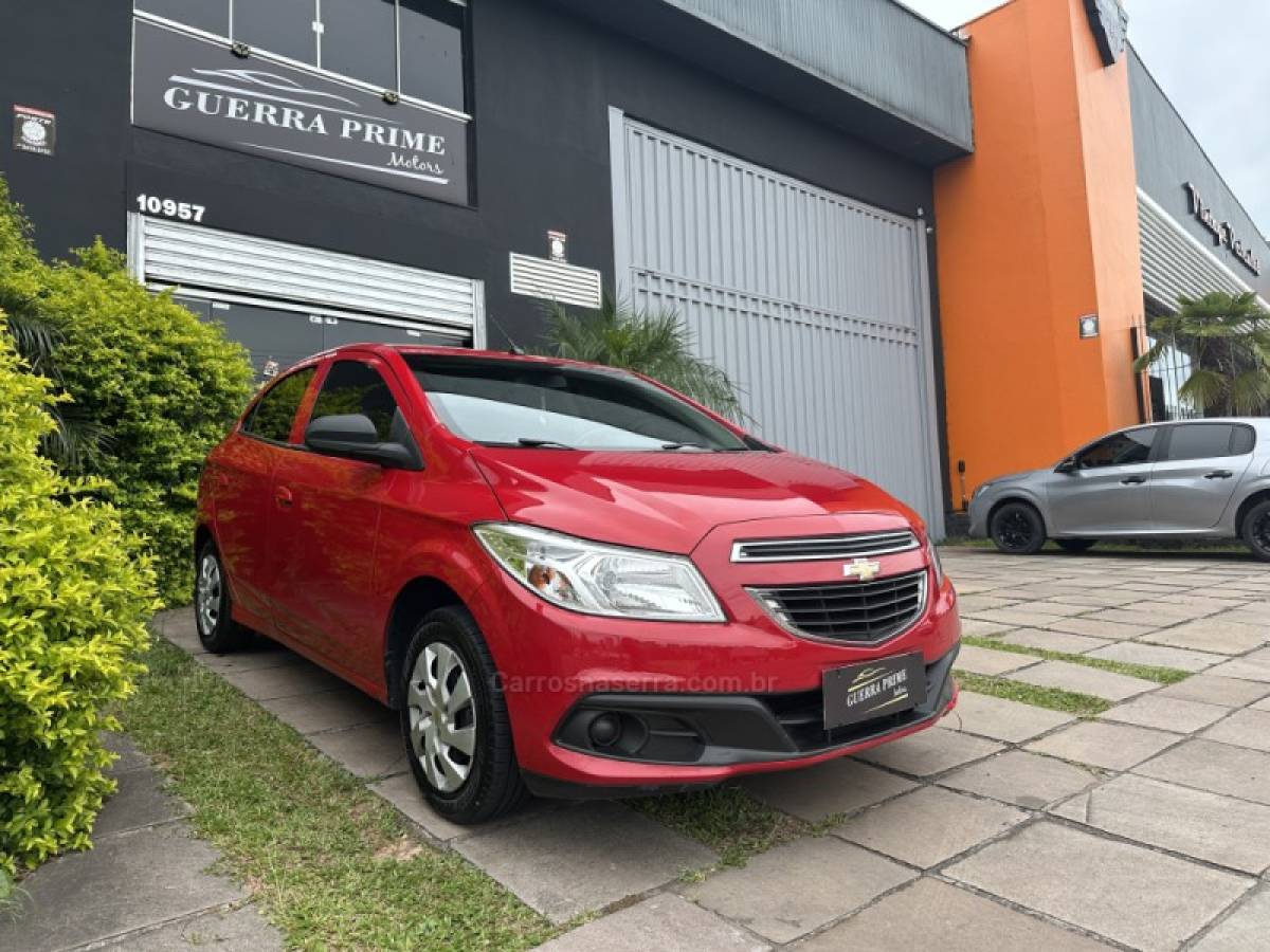 CHEVROLET - ONIX - 2015/2015 - Vermelha - R$ 43.800,00