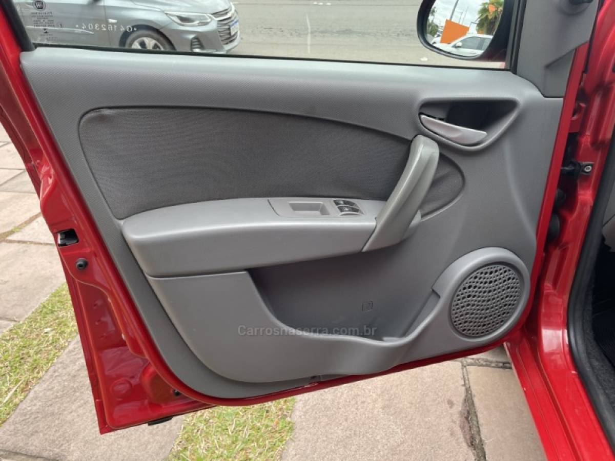 FIAT - PALIO - 2016/2016 - Vermelha - R$ 41.800,00