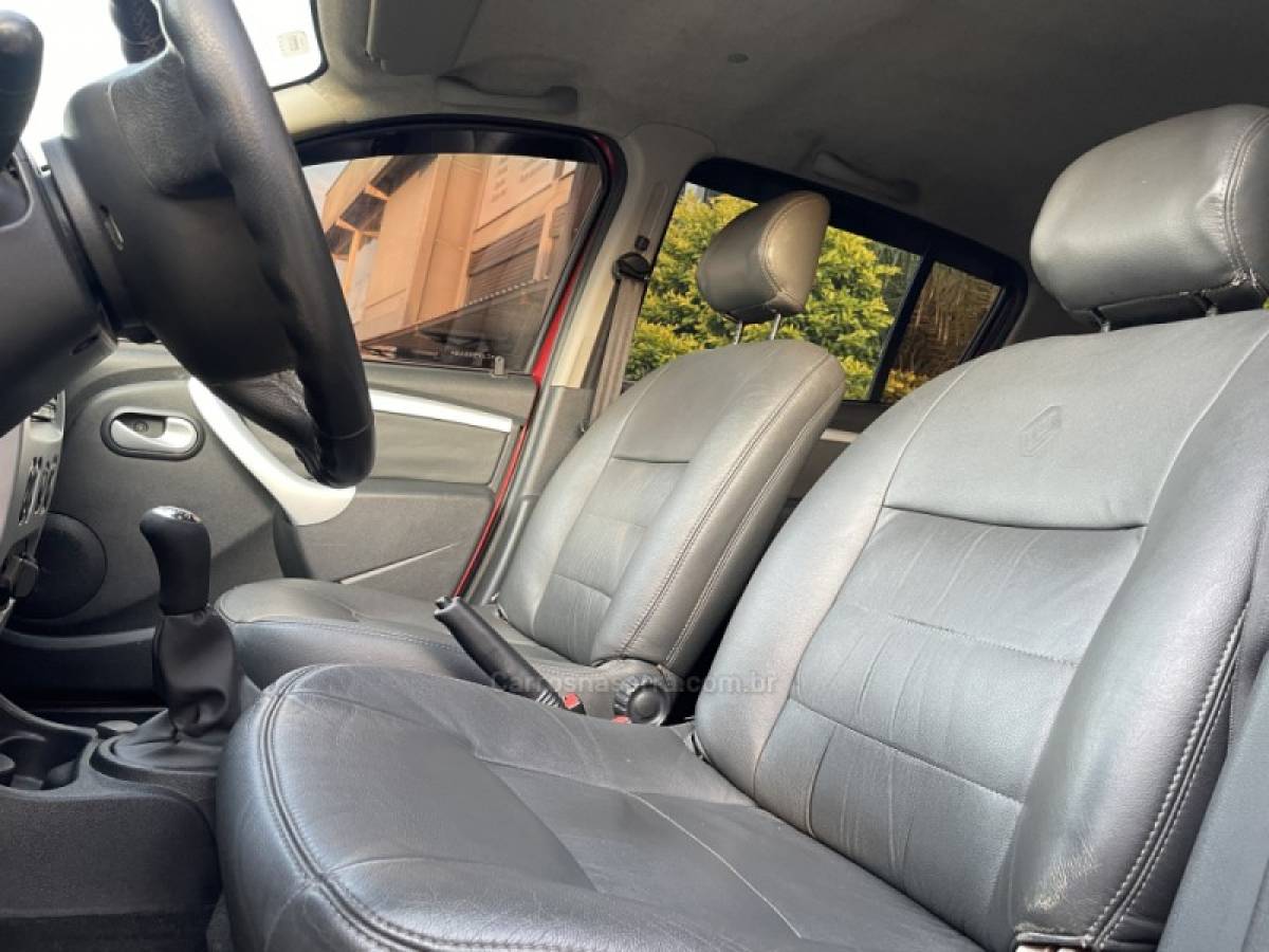 RENAULT - SANDERO - 2011/2011 - Vermelha - R$ 37.900,00