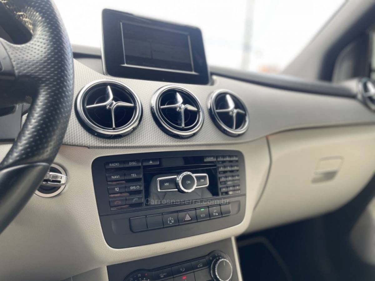 MERCEDES-BENZ - B 200 - 2014/2014 - Cinza - R$ 74.900,00