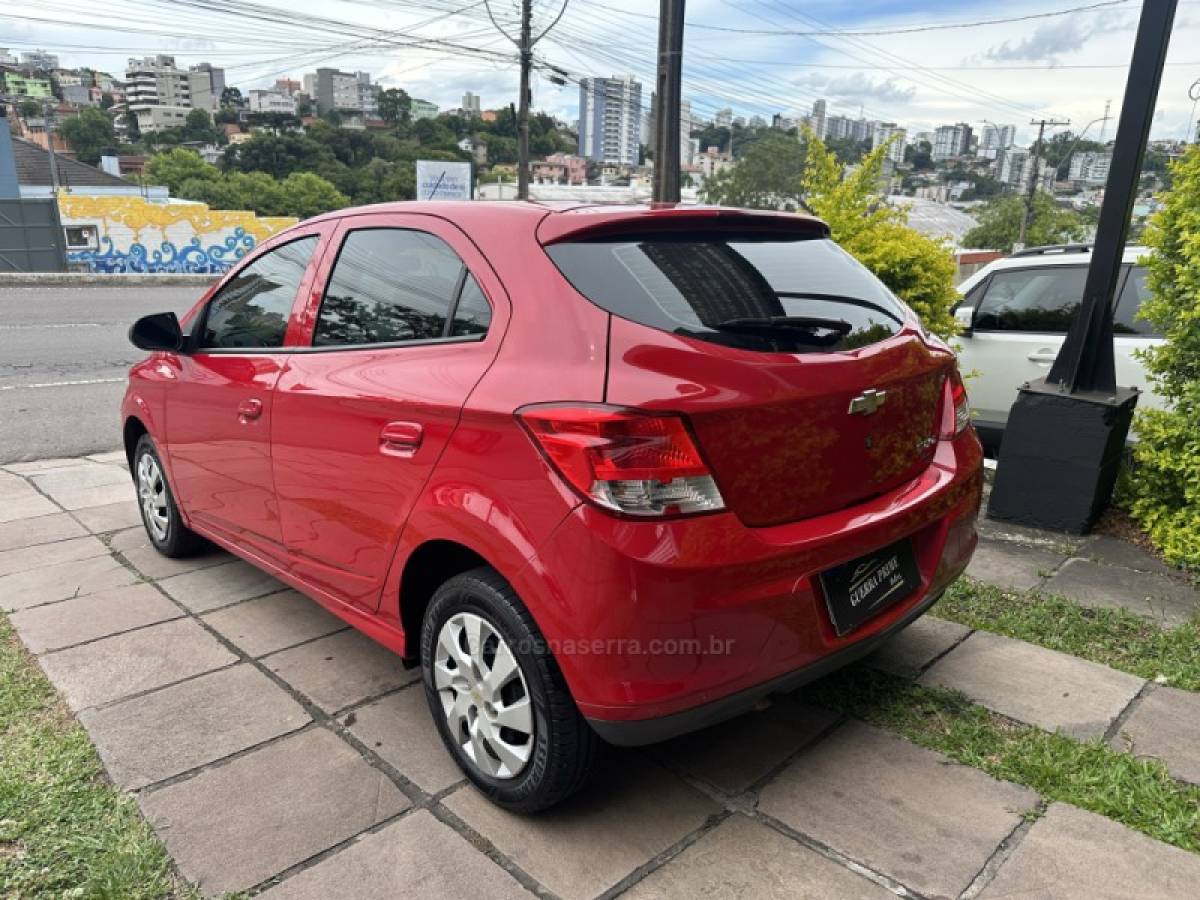 CHEVROLET - ONIX - 2015/2015 - Vermelha - R$ 43.800,00