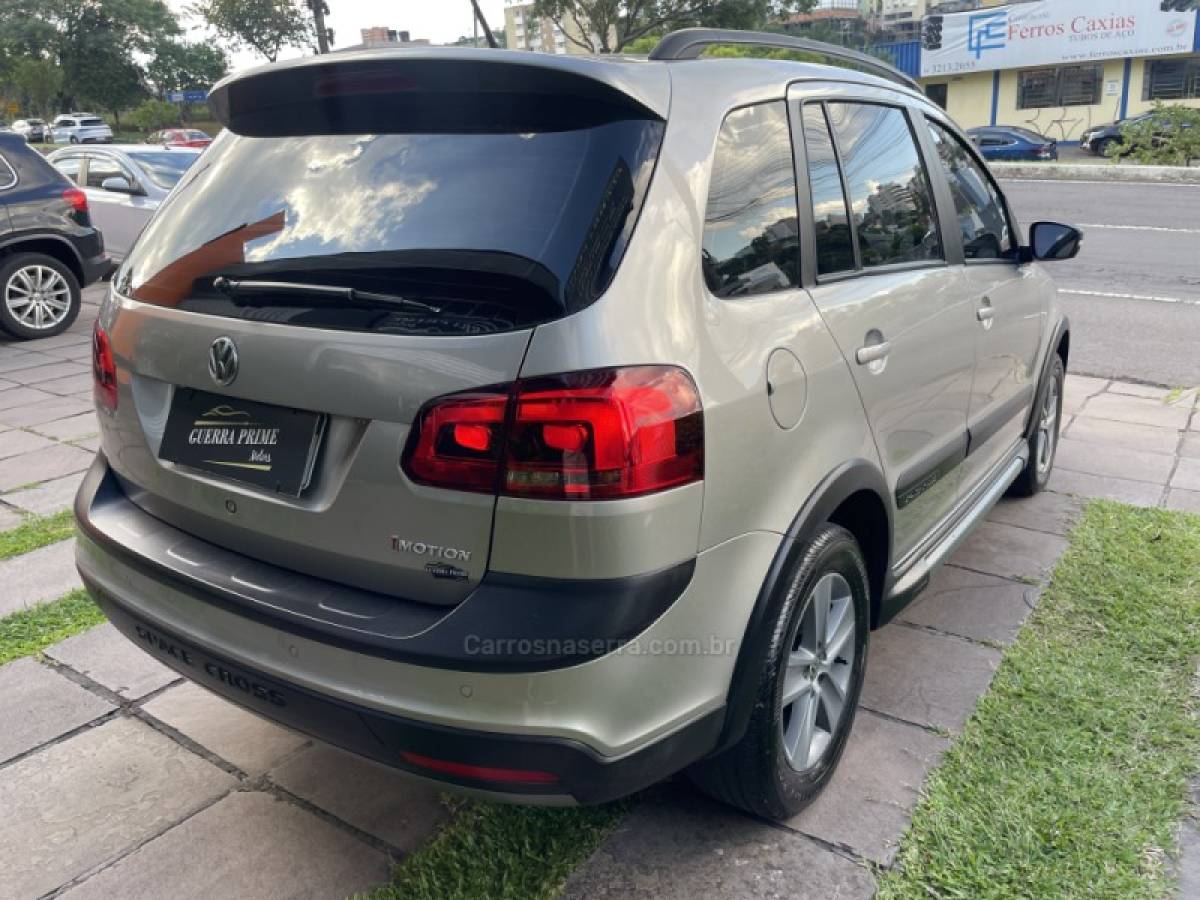 VOLKSWAGEN - SPACE CROSS - 2012/2012 - Prata - R$ 40.900,00