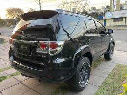 TOYOTA - HILUX SW4 - 2013/2013 - Preta - R$ 146.900,00