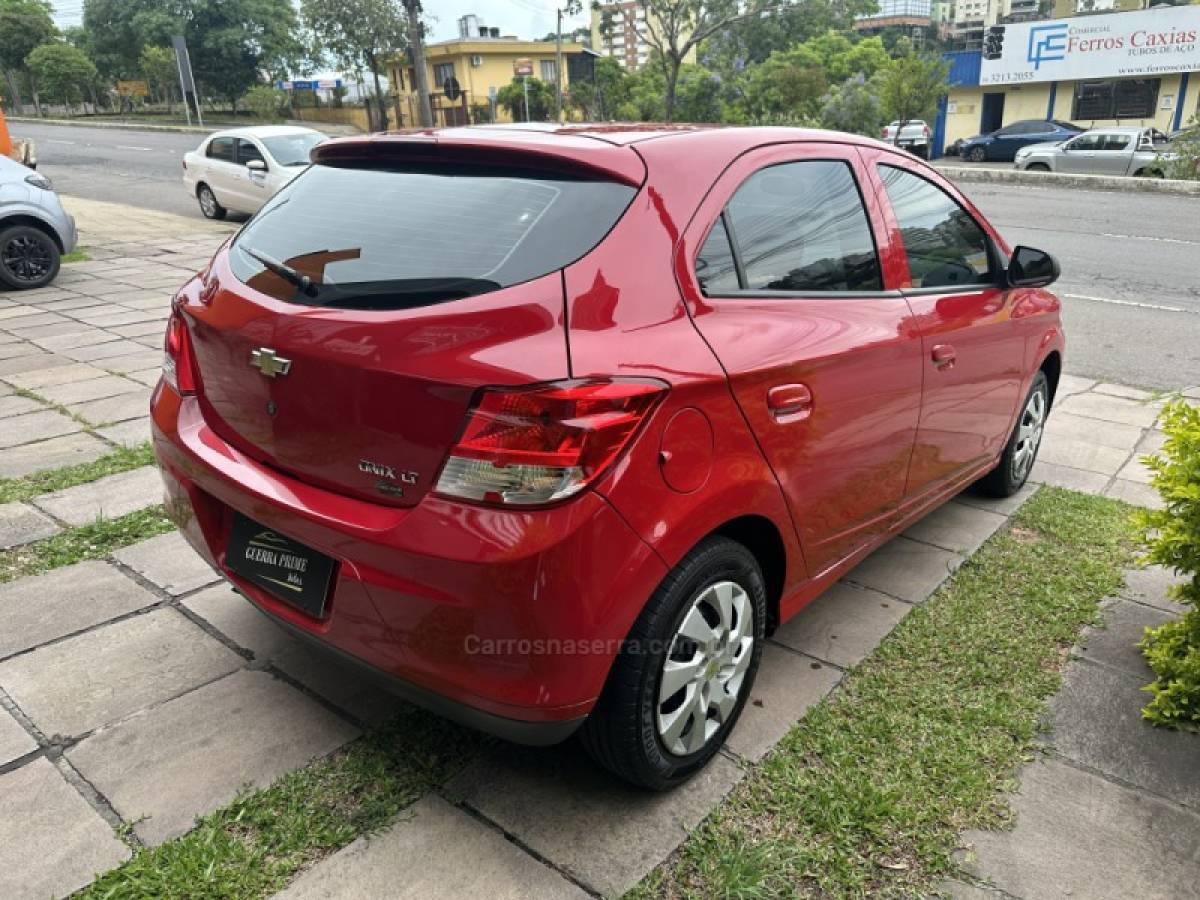 CHEVROLET - ONIX - 2015/2015 - Vermelha - R$ 43.800,00