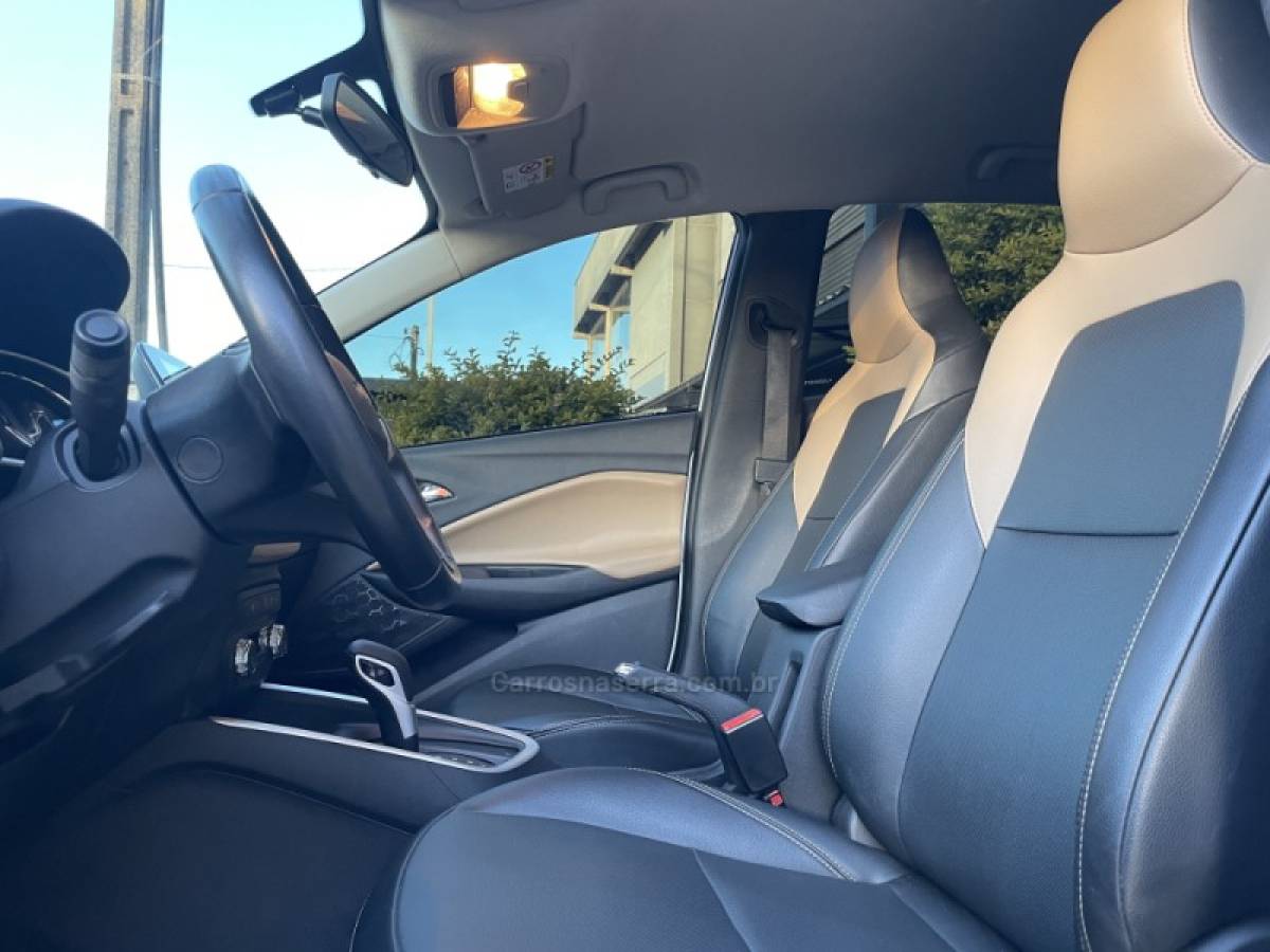 CHEVROLET - ONIX - 2020/2020 - Branca - R$ 78.800,00