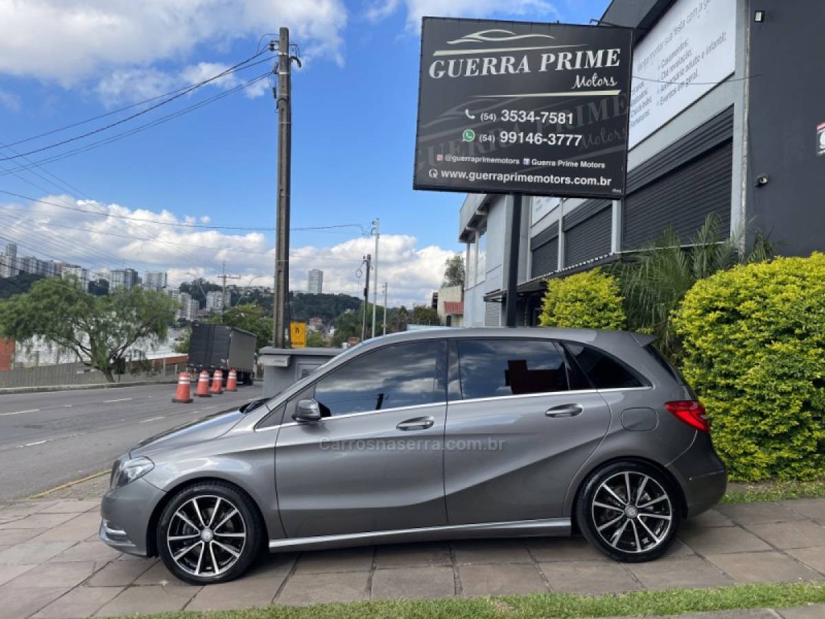 MERCEDES-BENZ - B 200 - 2014/2014 - Cinza - R$ 74.900,00