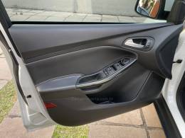 FORD - FOCUS - 2016/2016 - Branca - R$ 67.900,00