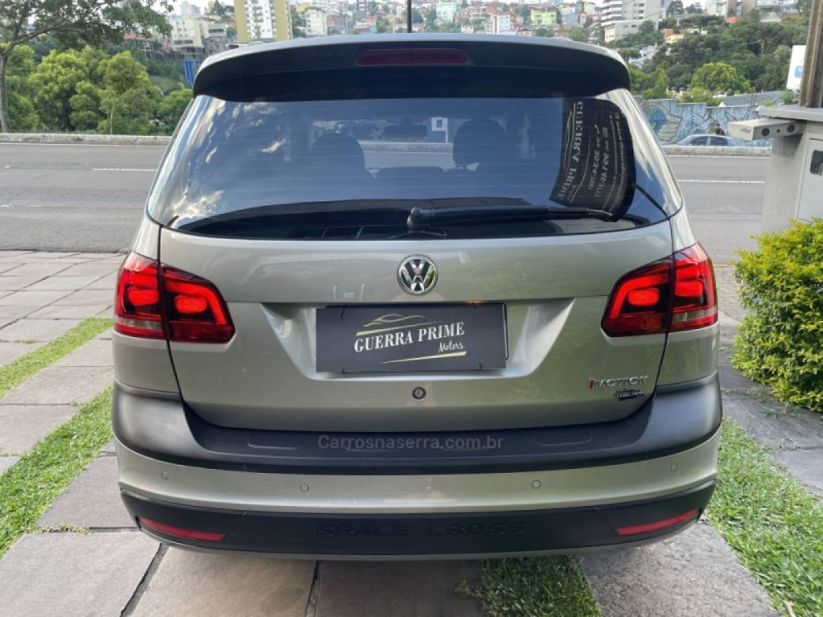 VOLKSWAGEN - SPACE CROSS - 2012/2012 - Prata - R$ 40.900,00