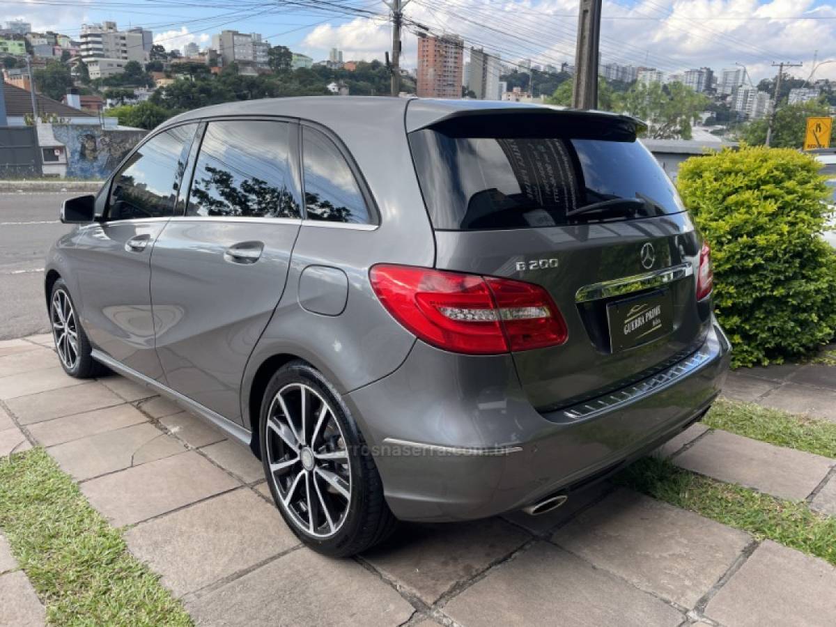 MERCEDES-BENZ - B 200 - 2014/2014 - Cinza - R$ 74.900,00