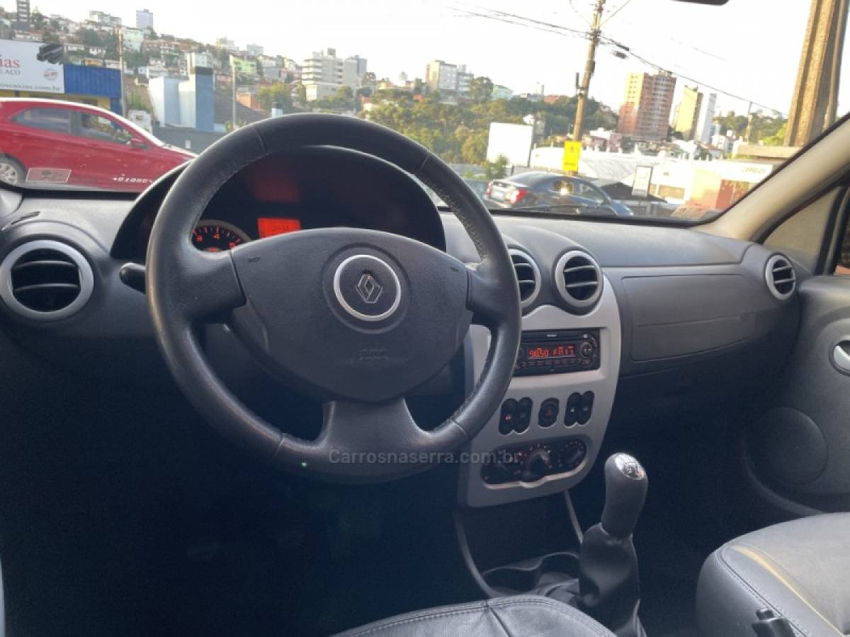 RENAULT - SANDERO - 2011/2011 - Vermelha - R$ 37.900,00