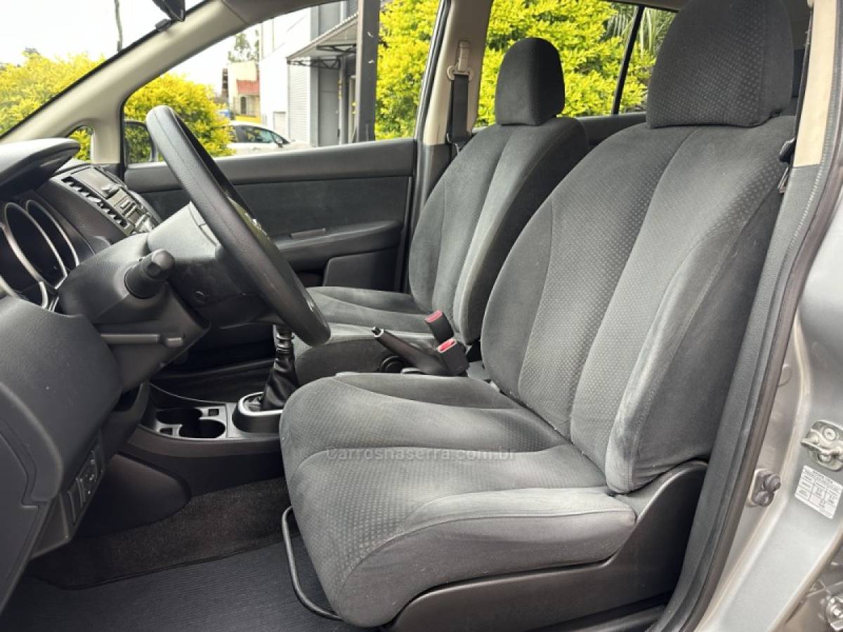 NISSAN - TIIDA - 2011/2011 - Prata - R$ 34.800,00