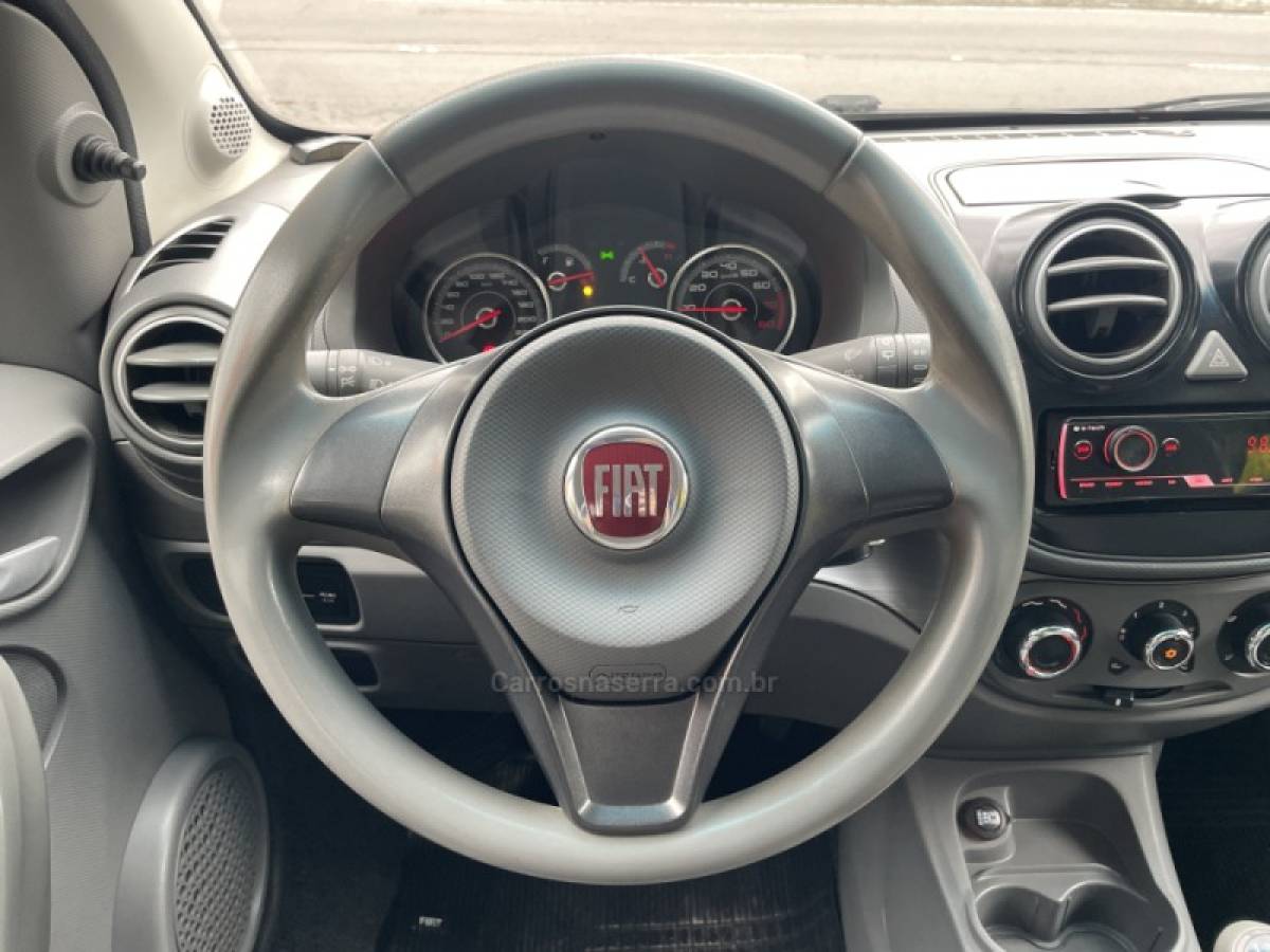 FIAT - PALIO - 2016/2016 - Vermelha - R$ 41.800,00