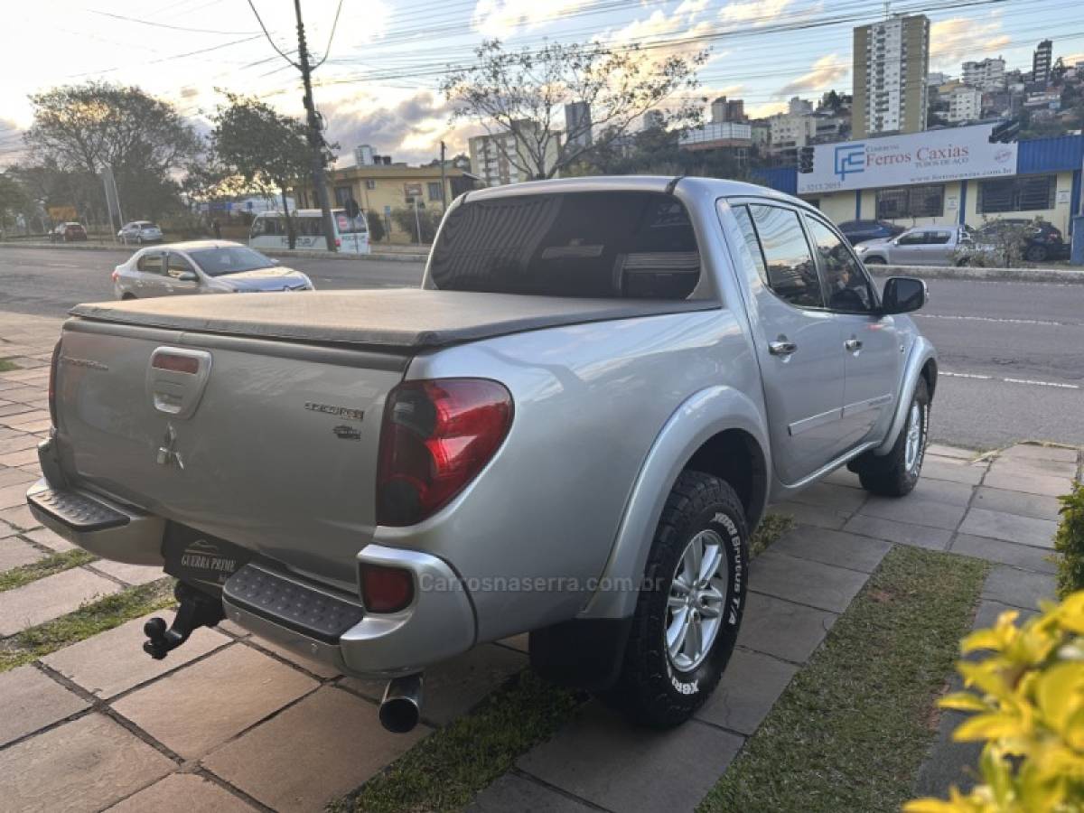 MITSUBISHI - L200 TRITON - 2015/2015 - Prata - R$ 122.900,00