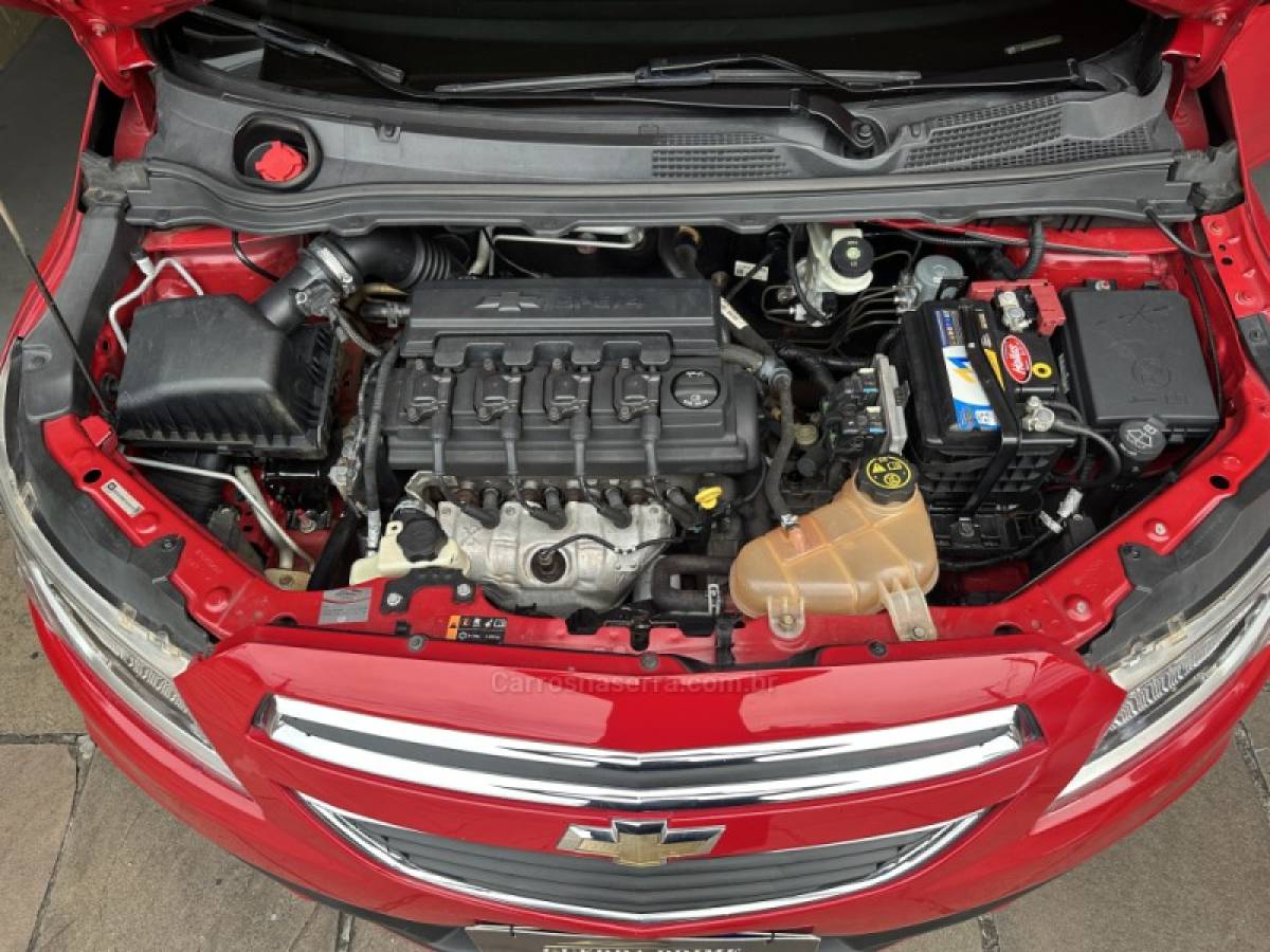 CHEVROLET - ONIX - 2015/2015 - Vermelha - R$ 43.800,00