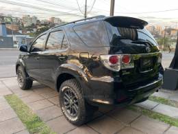 TOYOTA - HILUX SW4 - 2013/2013 - Preta - R$ 146.900,00