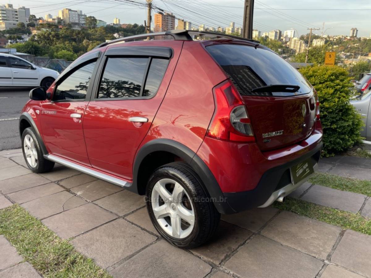RENAULT - SANDERO - 2011/2011 - Vermelha - R$ 37.900,00