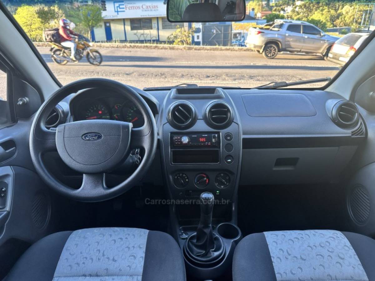 FORD - FIESTA - 2010/2010 - Prata - R$ 27.800,00