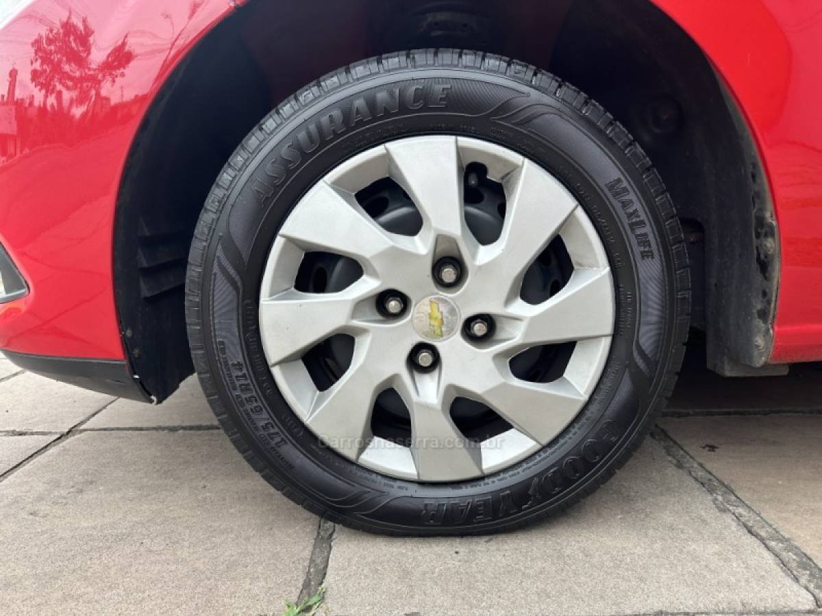 CHEVROLET - ONIX - 2015/2015 - Vermelha - R$ 43.800,00