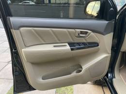 TOYOTA - HILUX SW4 - 2013/2013 - Preta - R$ 146.900,00