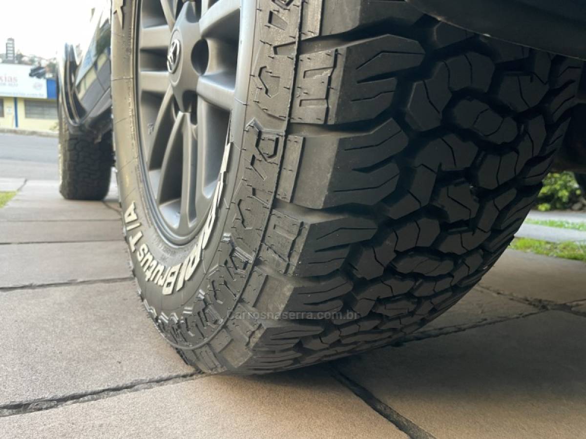 TOYOTA - HILUX SW4 - 2013/2013 - Preta - R$ 146.900,00