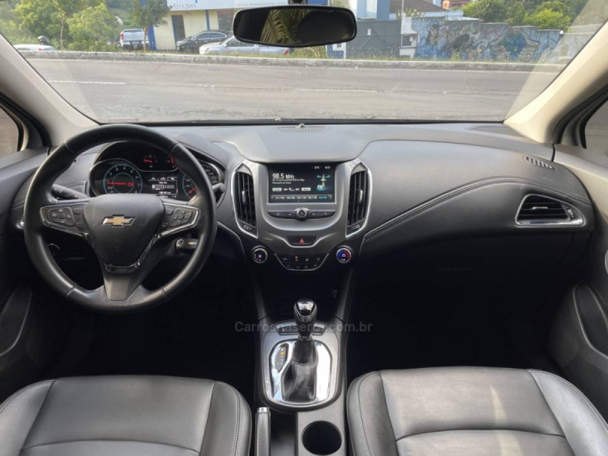 CHEVROLET - CRUZE - 2017/2017 - Preta - R$ 82.900,00