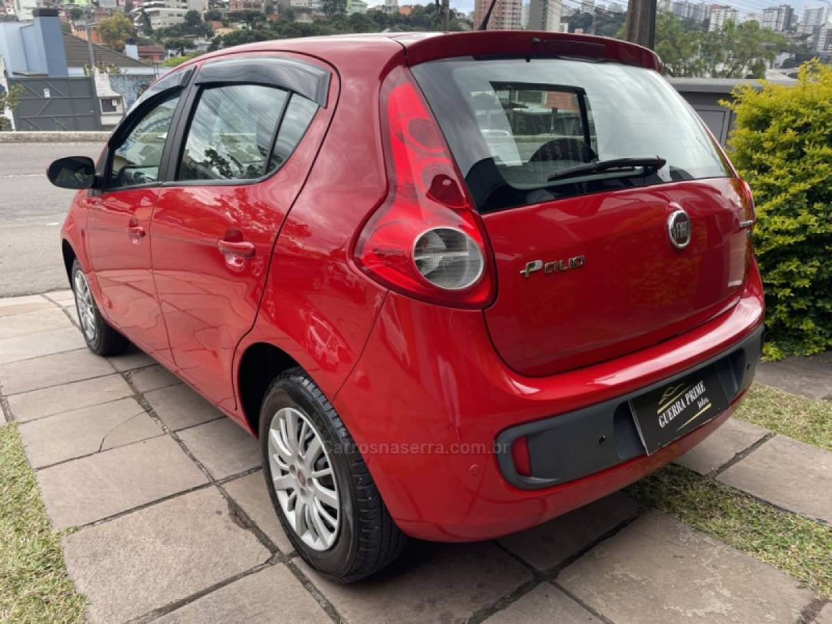 FIAT - PALIO - 2016/2016 - Vermelha - R$ 41.800,00