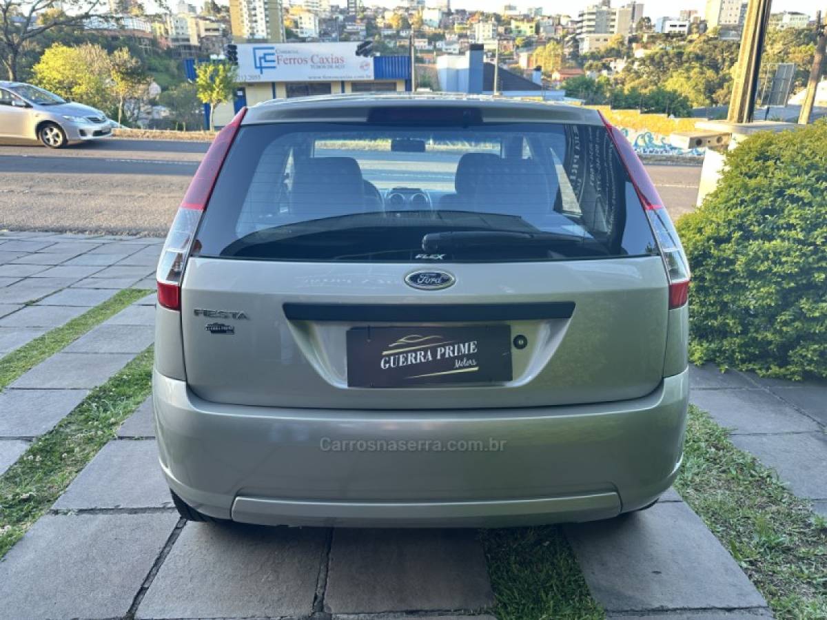 FORD - FIESTA - 2010/2010 - Prata - R$ 27.800,00