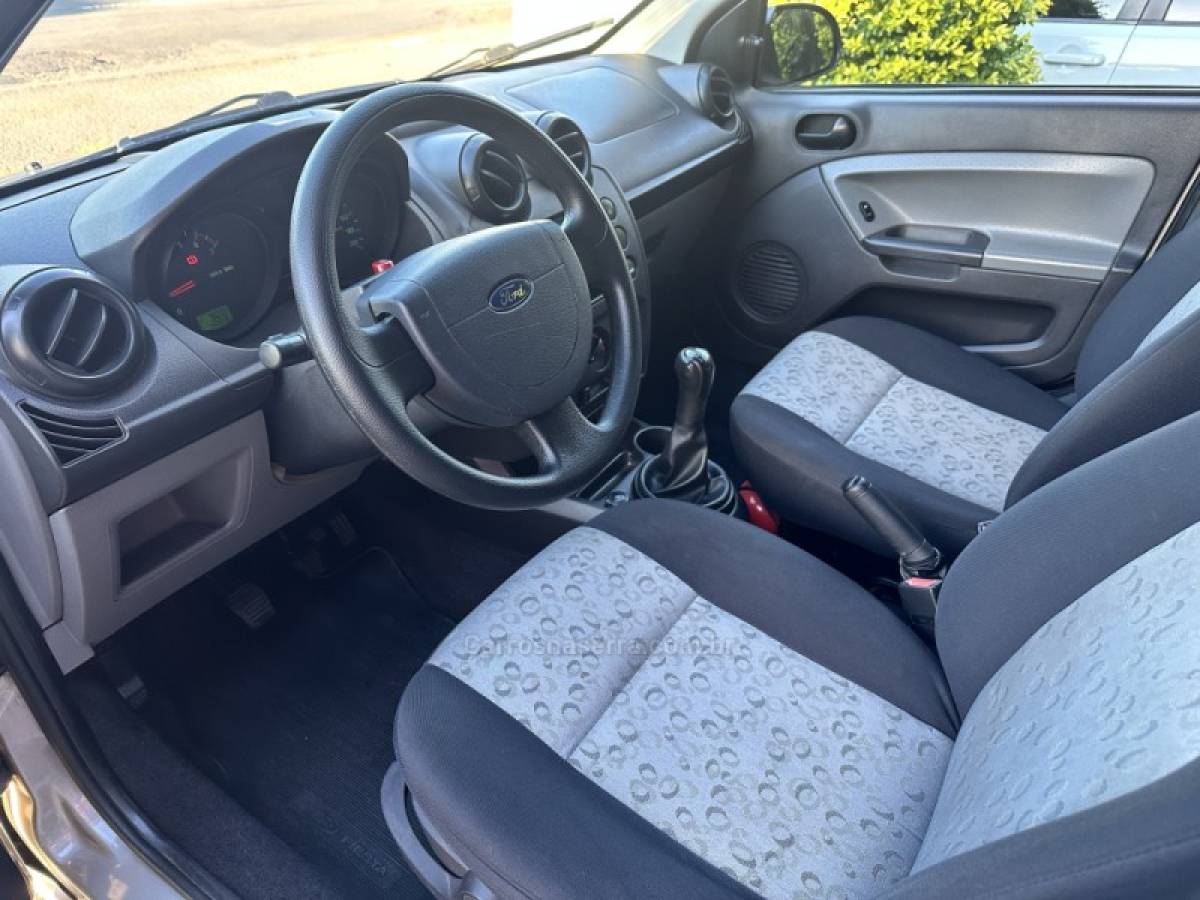 FORD - FIESTA - 2010/2010 - Prata - R$ 27.800,00