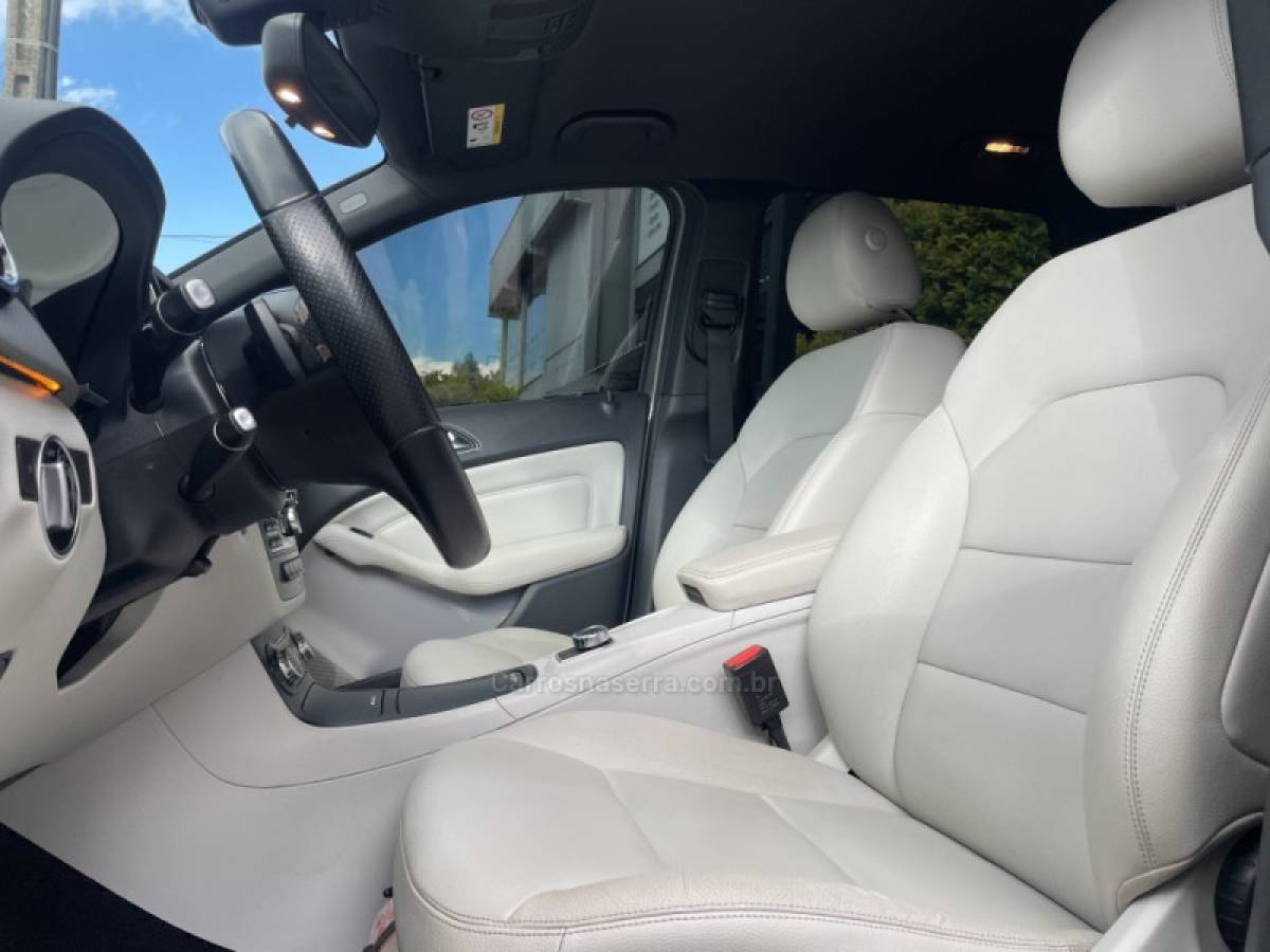 MERCEDES-BENZ - B 200 - 2014/2014 - Cinza - R$ 74.900,00