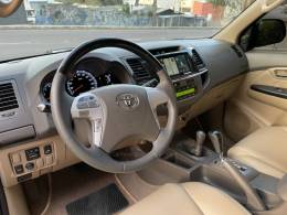 TOYOTA - HILUX SW4 - 2013/2013 - Preta - R$ 146.900,00