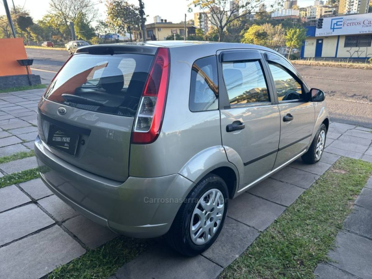 FORD - FIESTA - 2010/2010 - Prata - R$ 27.800,00