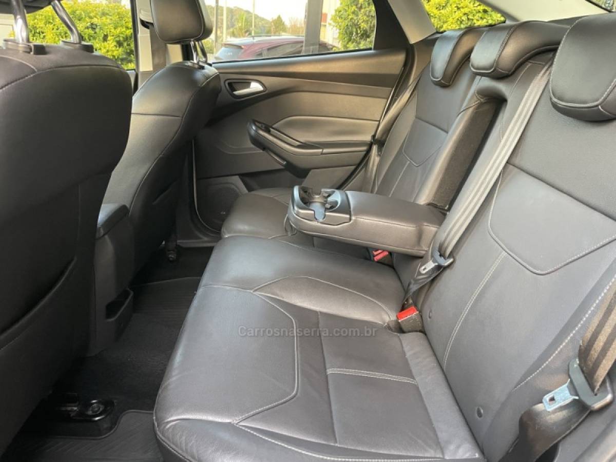 FORD - FOCUS - 2016/2016 - Branca - R$ 67.900,00