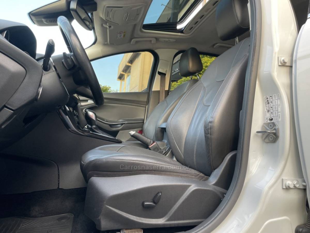 FORD - FOCUS - 2016/2016 - Branca - R$ 67.900,00