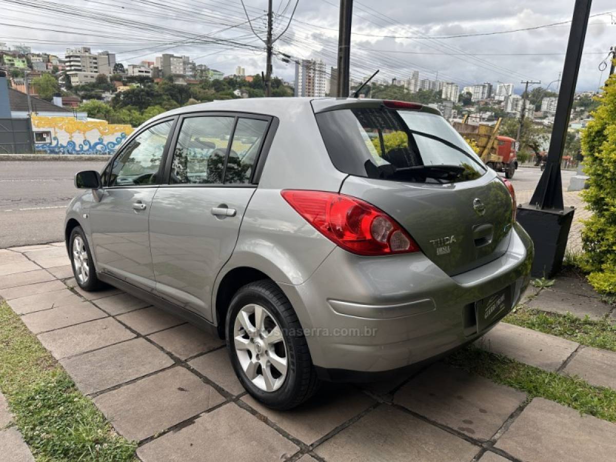 NISSAN - TIIDA - 2011/2011 - Prata - R$ 34.800,00