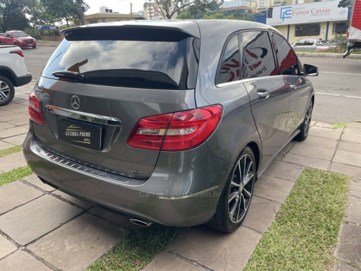 MERCEDES-BENZ - B 200 - 2014/2014 - Cinza - R$ 74.900,00