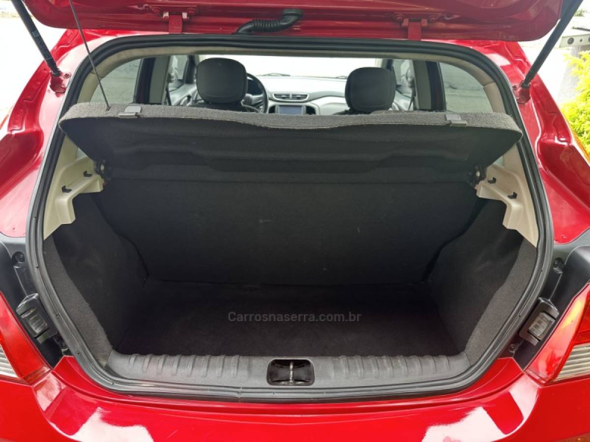 CHEVROLET - ONIX - 2015/2015 - Vermelha - R$ 43.800,00