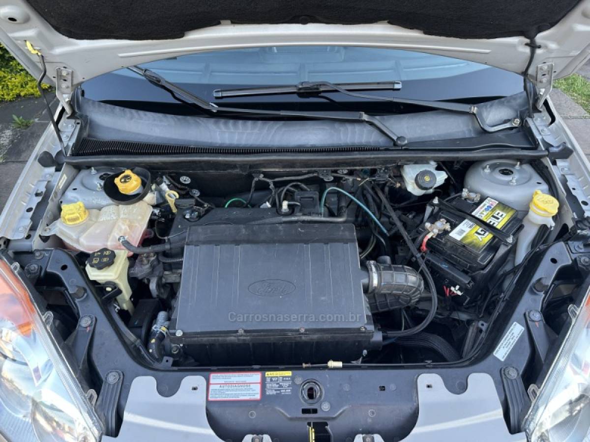 FORD - FIESTA - 2010/2010 - Prata - R$ 27.800,00