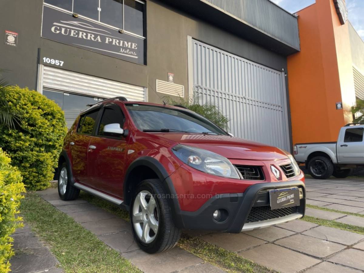 RENAULT - SANDERO - 2011/2011 - Vermelha - R$ 37.900,00
