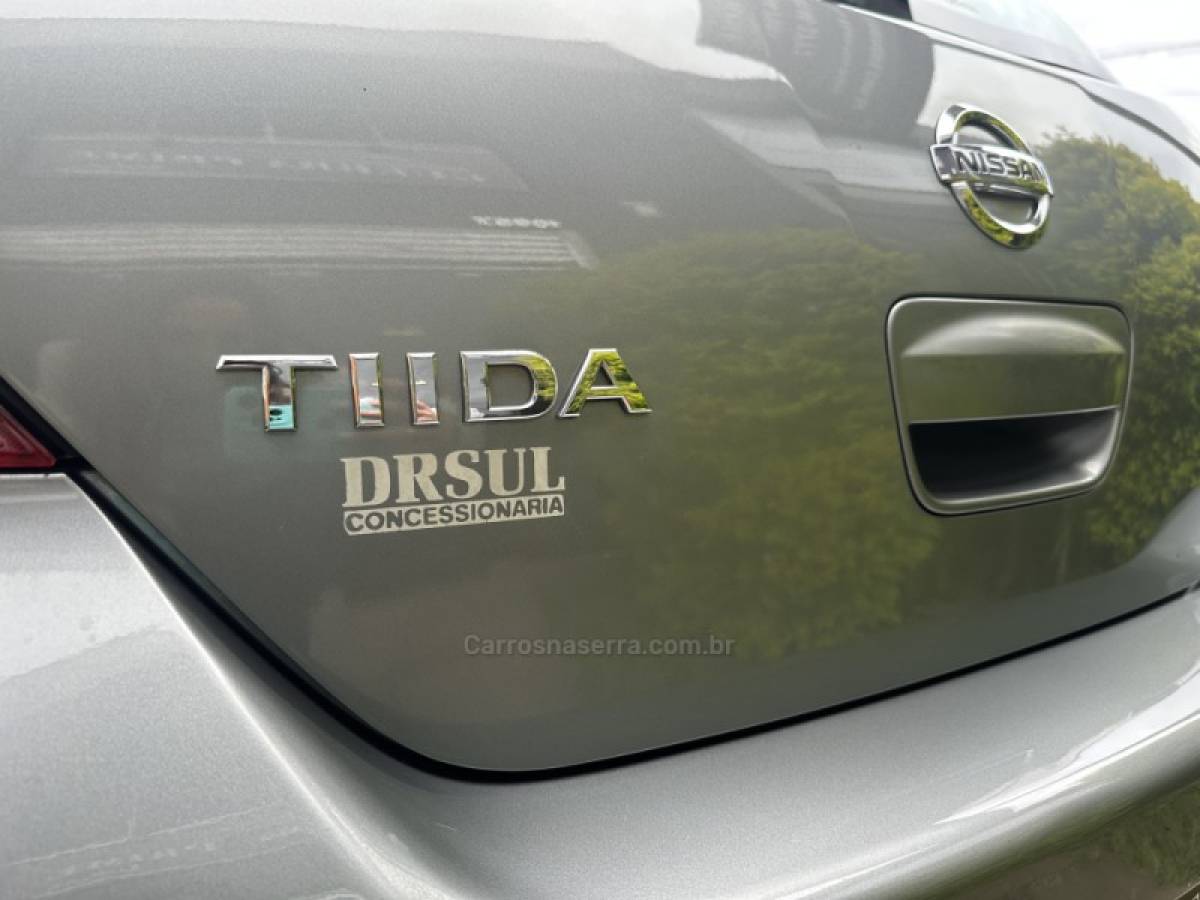 NISSAN - TIIDA - 2011/2011 - Prata - R$ 34.800,00