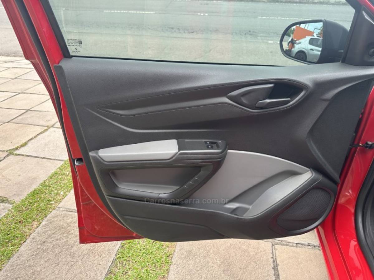 CHEVROLET - ONIX - 2015/2015 - Vermelha - R$ 43.800,00