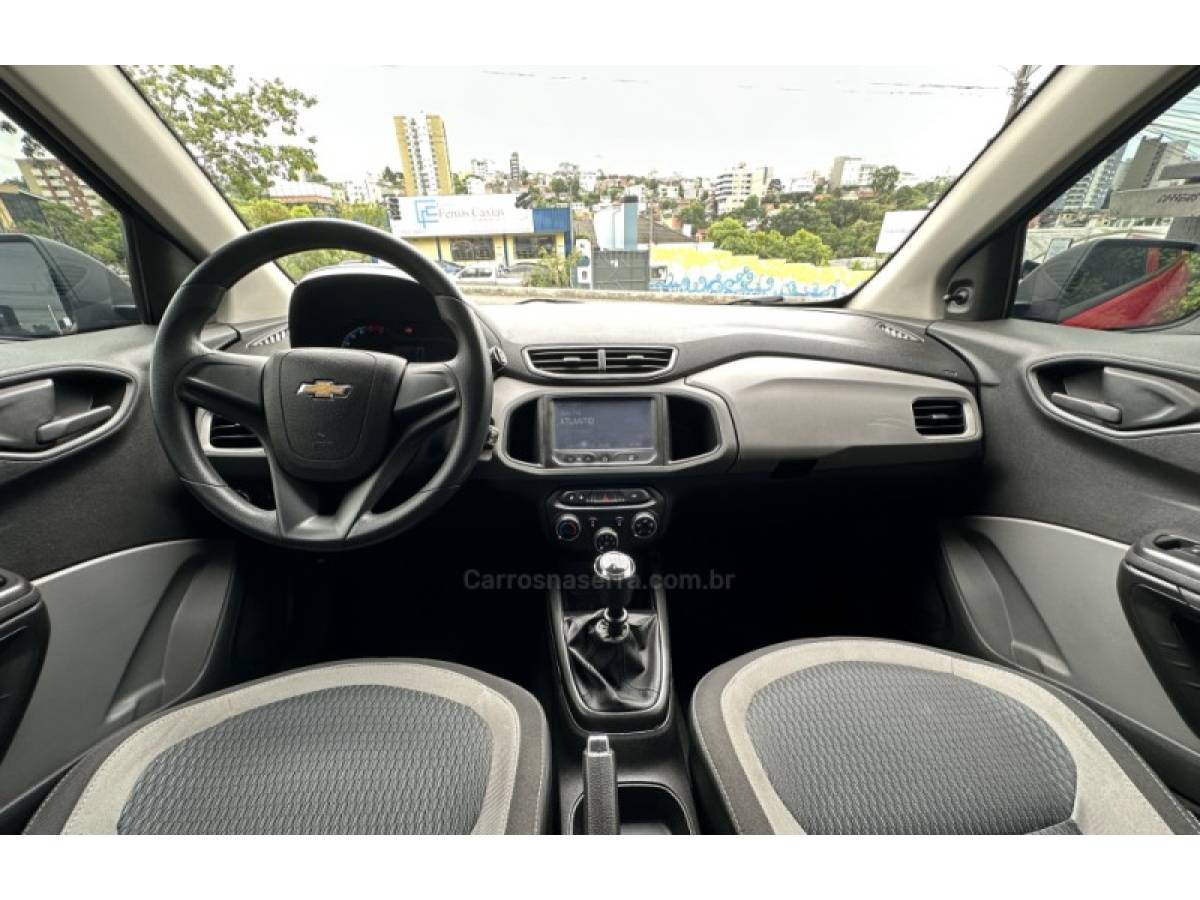 CHEVROLET - ONIX - 2015/2015 - Vermelha - R$ 43.800,00